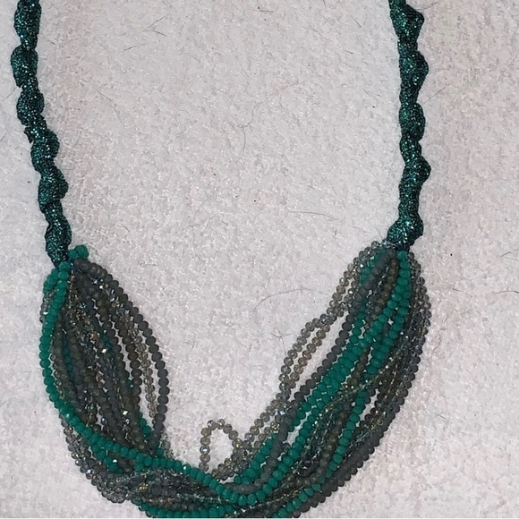Jewelry - Lovely statement necklace